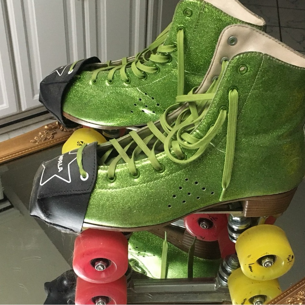 Green and Red Retro Heels with Distinctive Style